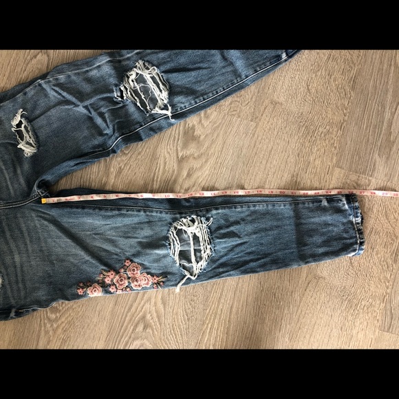 Embroidered Blossom Jeans - Picture 9 of 10